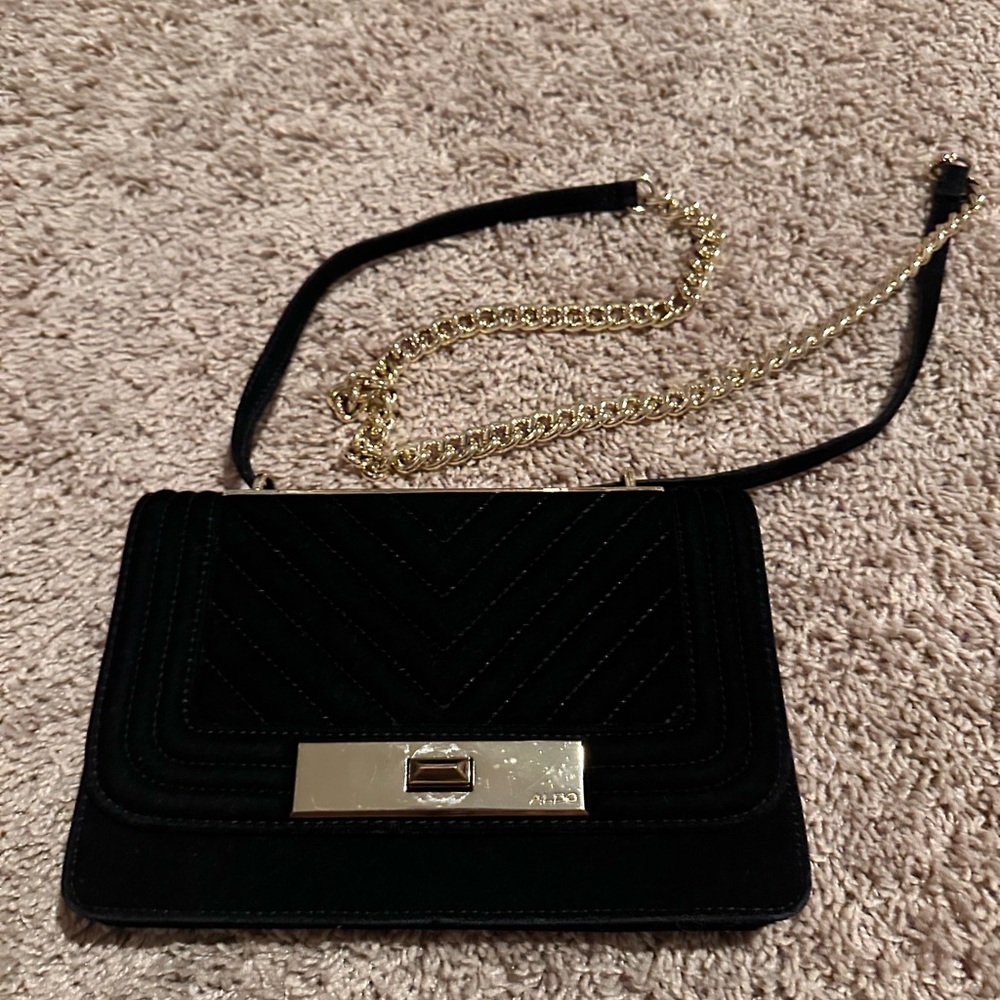 Aldo Black and Gold Crossbody Bag with Chic Design